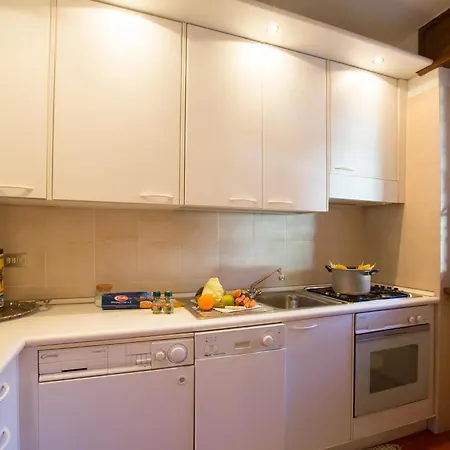 Poggio Fiorito Loggetta Апартаменты *